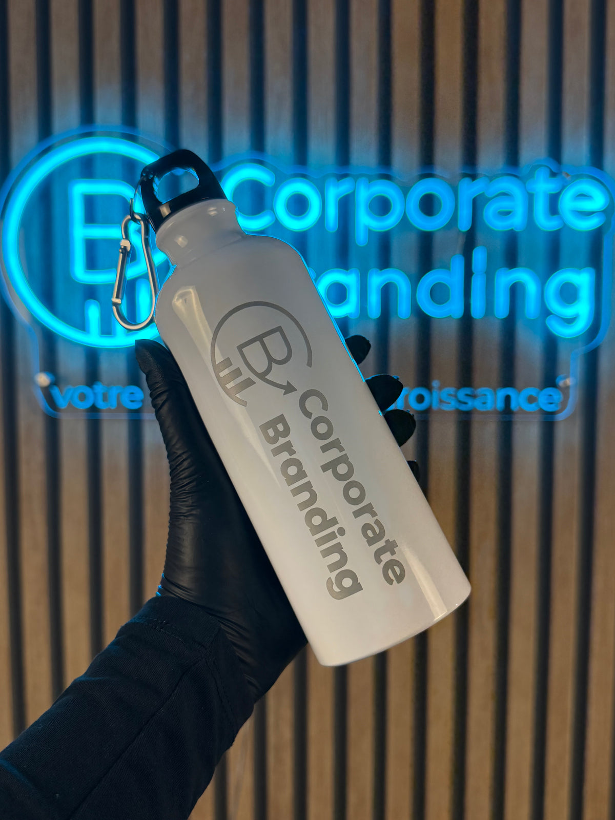 Gourde personnalisée en aluminium recyclé 530ml avec mousqueton - vue 2