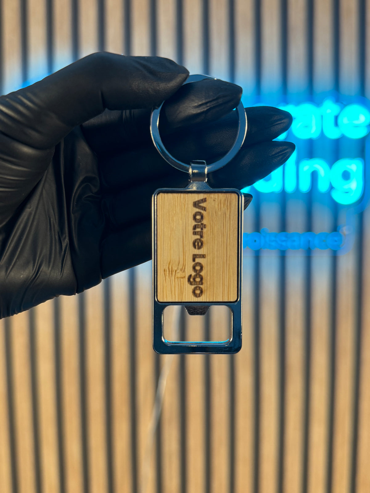 Porte-clés décapsuleur en bambou personnalisé par gravure laser